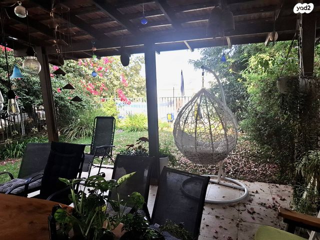 דו משפחתי, נעלה