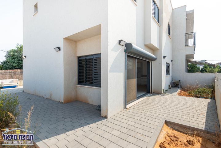 דו משפחתי, ששת הימים, הרקפות, ראש העין