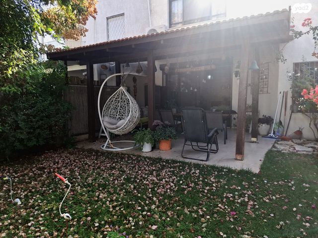 דו משפחתי, נעלה