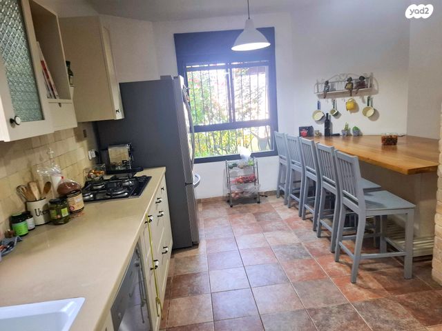 דו משפחתי, נעלה