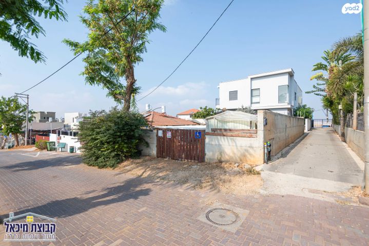 דו משפחתי, ששת הימים, הרקפות, ראש העין