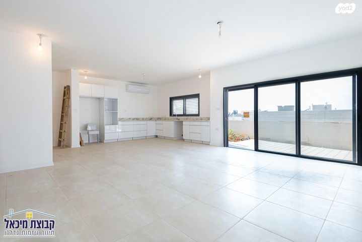 דו משפחתי, ששת הימים, הרקפות, ראש העין