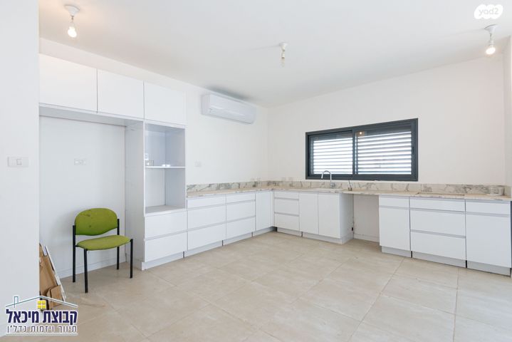 דו משפחתי, ששת הימים, הרקפות, ראש העין