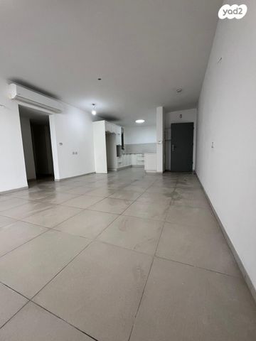 אפרים שריר 3