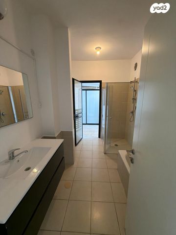 דירה, אהוד מנור, עיר ימים, נתניה