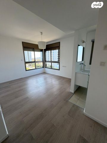 דירה, אהוד מנור, עיר ימים, נתניה