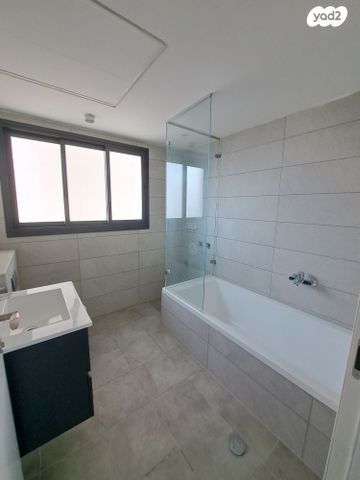 דירה, אמנון ליפקין שחק 3, נוף הטיילת, נתניה