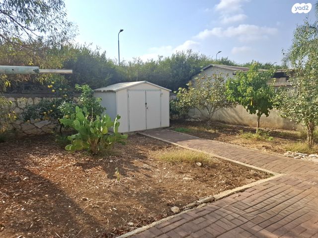 דו משפחתי, נעלה