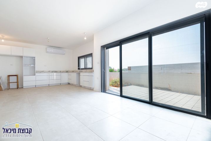 דו משפחתי, ששת הימים, הרקפות, ראש העין