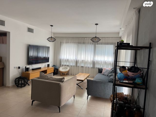 דירה, אהוד מנור, עיר ימים, נתניה