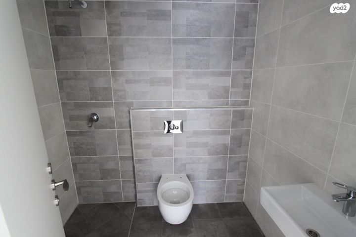 דירה, גרציאני יצחק, גני שרונה, קרית הממשלה, תל אביב יפו