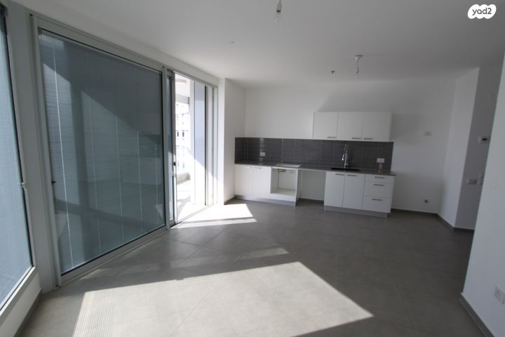 דירה, גרציאני יצחק, גני שרונה, קרית הממשלה, תל אביב יפו