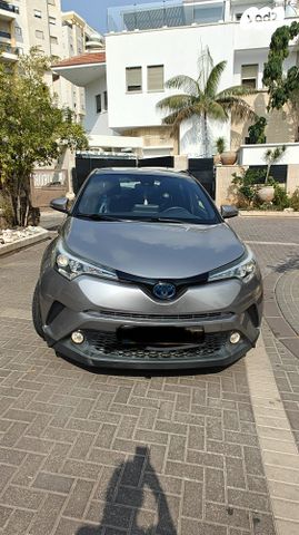 מודעת רכב טויוטה C-HR