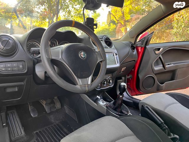 מודעת רכב אלפא רומיאו מיטו