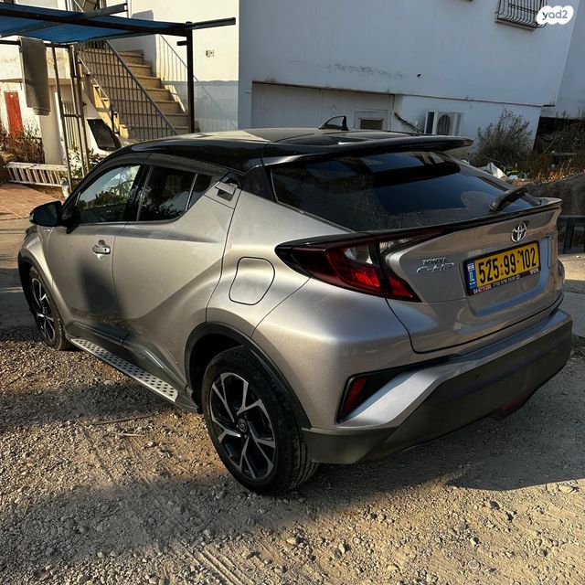 מודעת רכב טויוטה C-HR