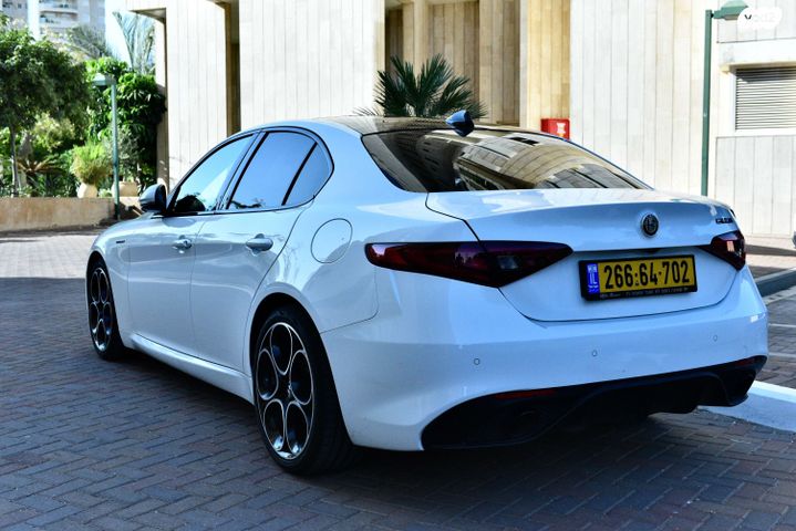 אלפא רומיאו ג'וליה