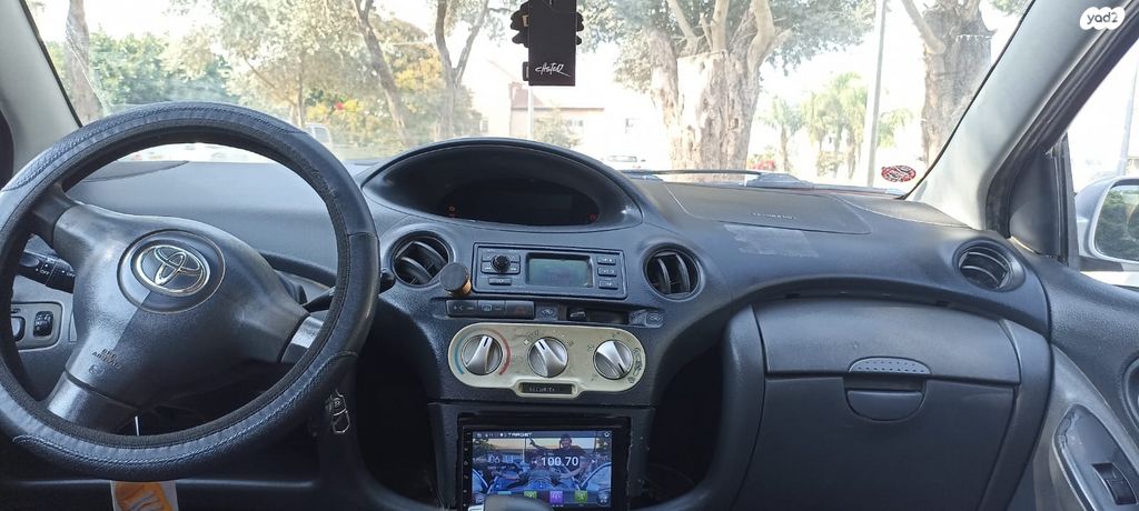 טויוטה יאריס