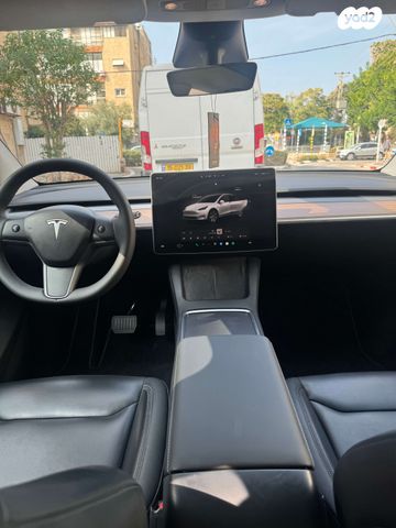 מודעת רכב טסלה מודל Y