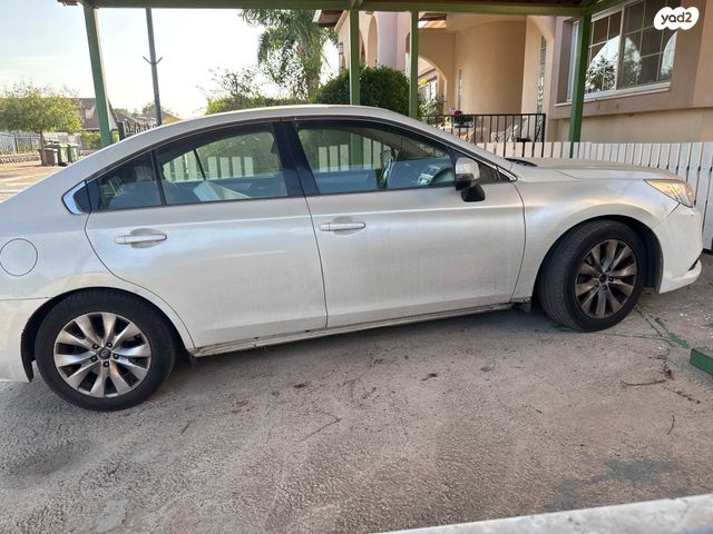 סובארו B4/לגאסי