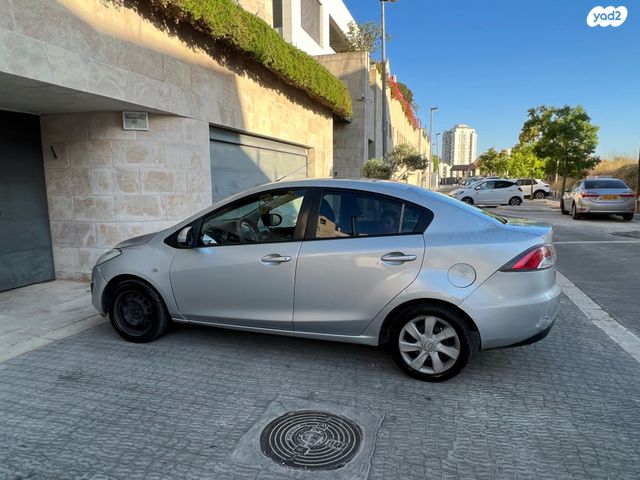 מודעת רכב מאזדה 2