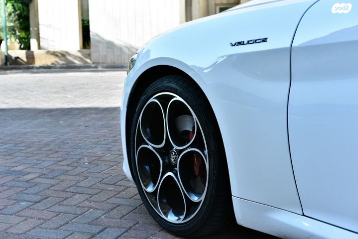 אלפא רומיאו ג'וליה