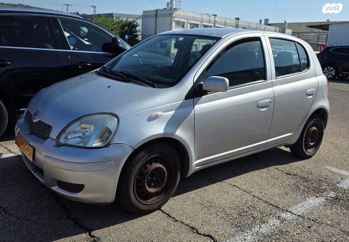 טויוטה יאריס