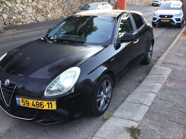 מודעת רכב אלפא רומיאו ג'ולייטה