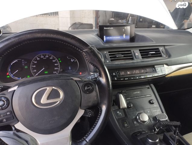 מודעת רכב לקסוס CT