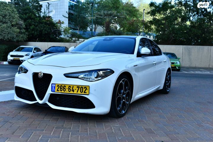 מודעת רכב אלפא רומיאו ג'וליה