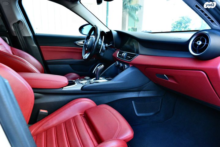 אלפא רומיאו ג'וליה