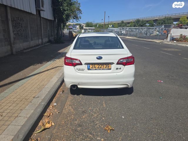 סובארו B4/לגאסי