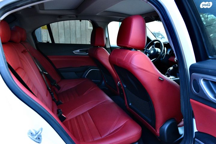 אלפא רומיאו ג'וליה