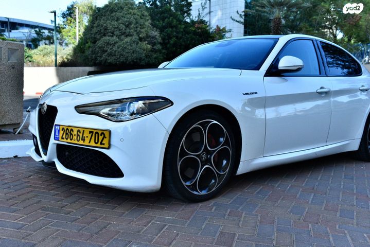 אלפא רומיאו ג'וליה