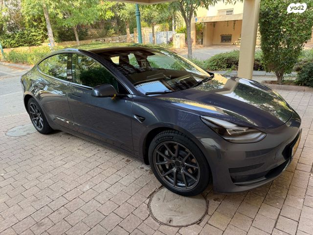 מודעת רכב טסלה מודל 3