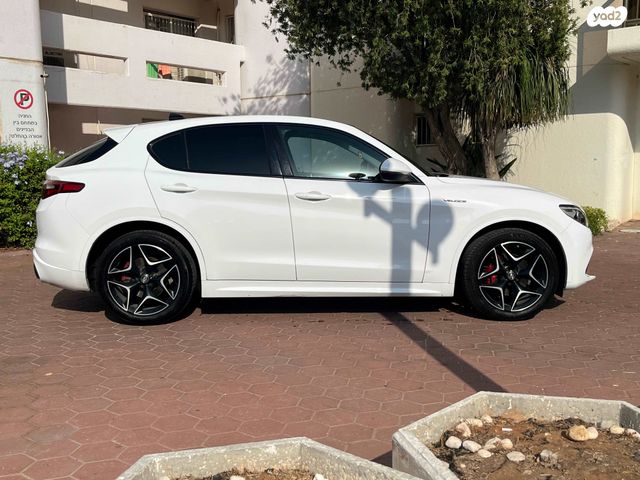 אלפא רומיאו סטלביו