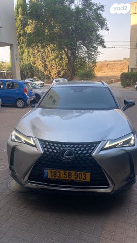 UX Premium 300e חשמלי אוט׳ 4 דל (204 כ״ס)