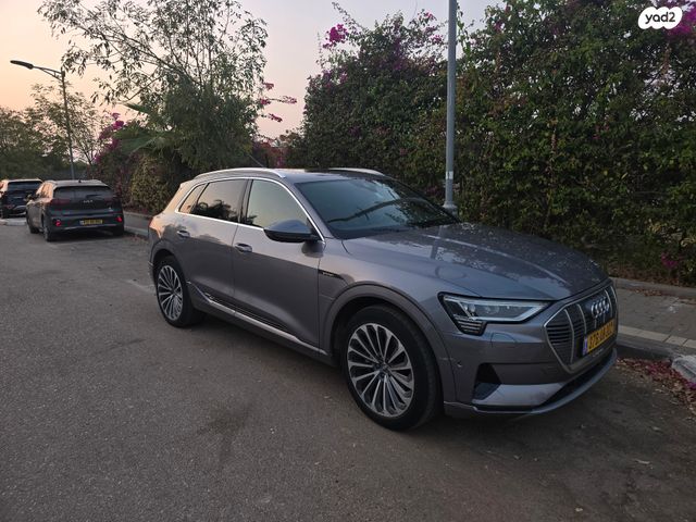 מודעת רכב אאודי E-tron