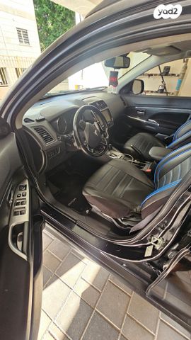 מודעת רכב מיצובישי ASX