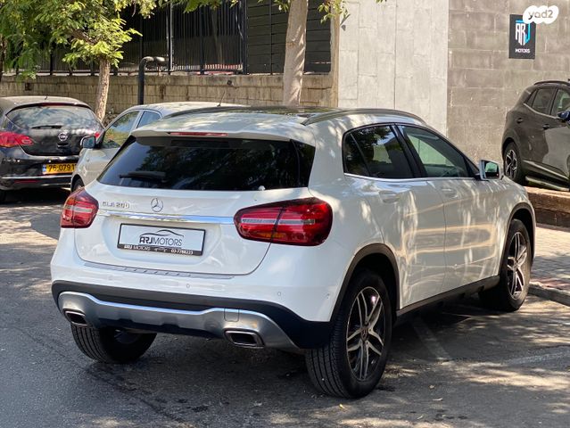 מרצדס-בנץ GLA