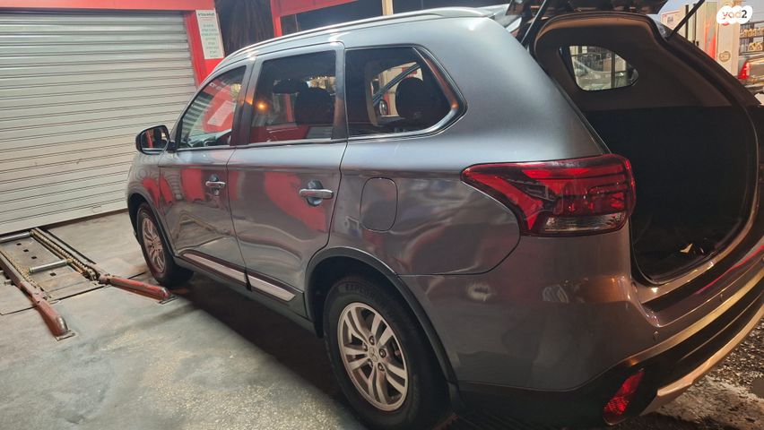 מיצובישי אאוטלנדר