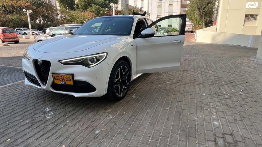 אלפא רומיאו סטלביו