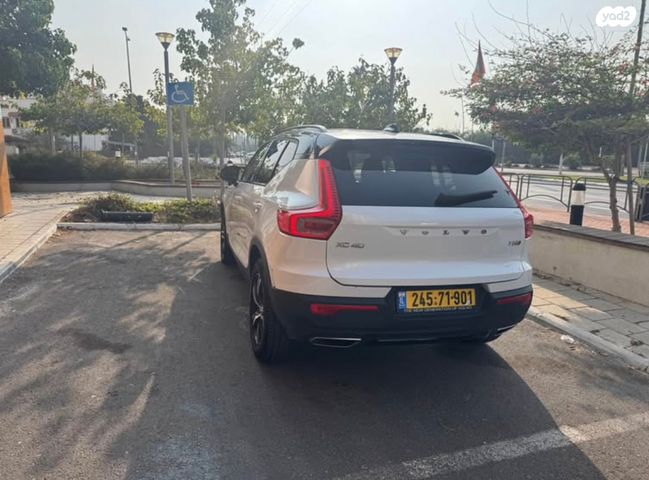 וולוו XC40