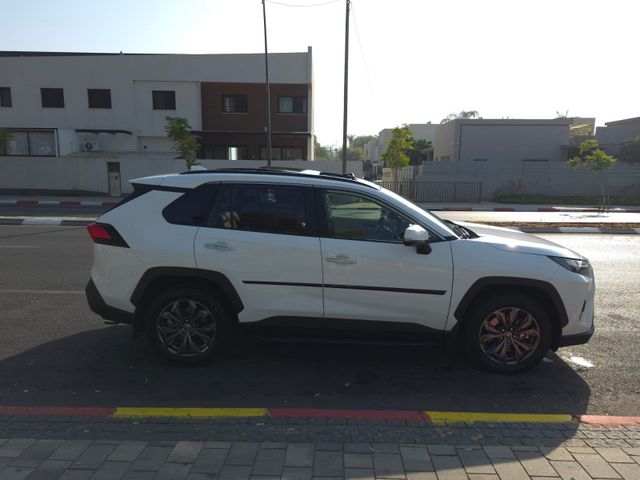 מודעת רכב טויוטה RAV4