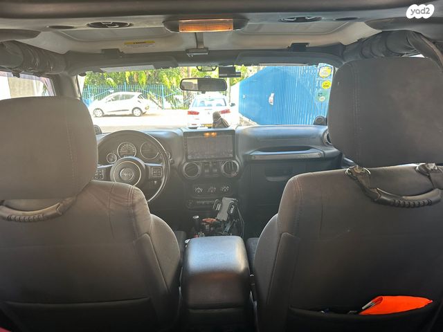 מודעת רכב ג'יפ רנגלר