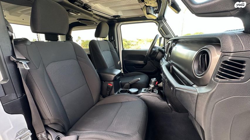 מודעת רכב ג'יפ רנגלר