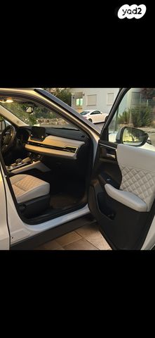 אאוטלנדר 4X2 Luxury אוט׳ בנזין 7 מק 2.5 (181 כ״ס)