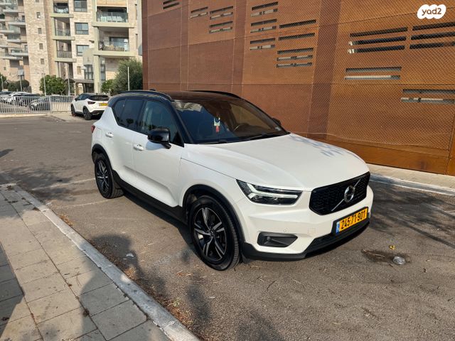 מודעת רכב וולוו XC40