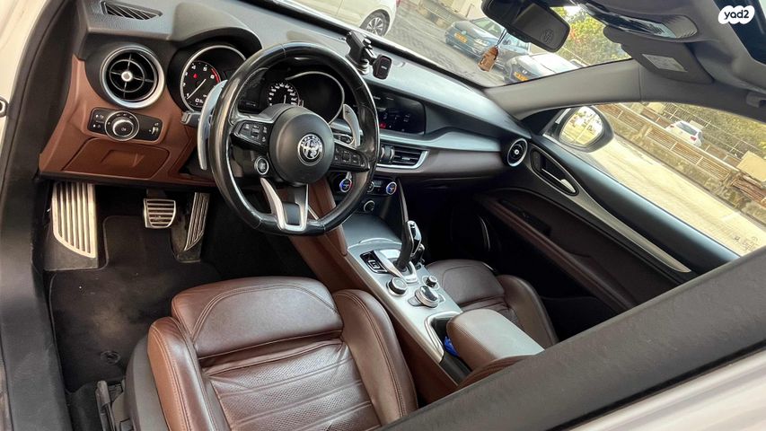 אלפא רומיאו סטלביו