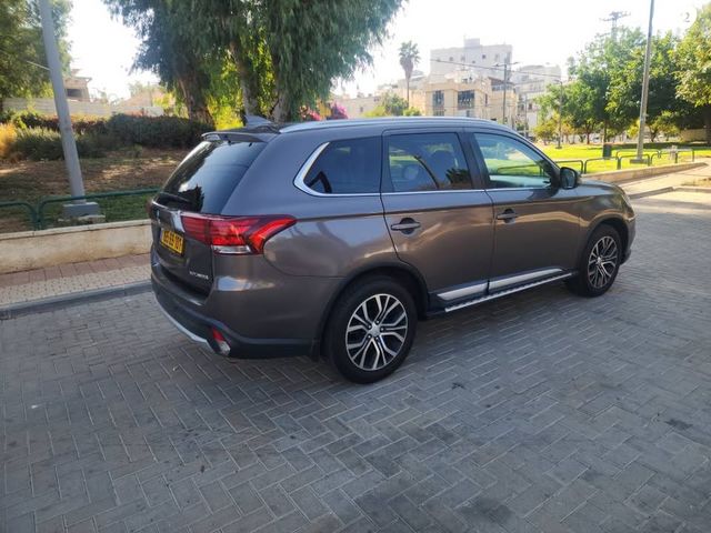 מיצובישי אאוטלנדר