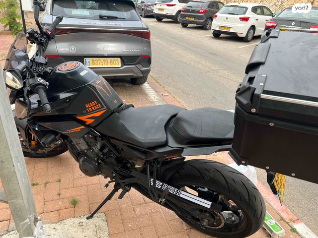 KTM Naked Duke 890